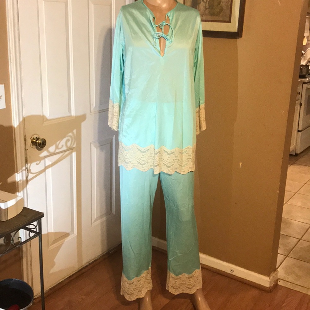 NWOT vintage Gilead pajamas